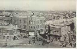 （新京）發展目覺しく榮氣躍動する新京市街の一部