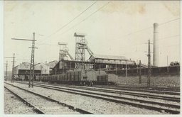 （撫順）撫順炭鑛東郷坑　撰炭貨車積ノ狀態