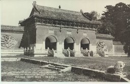 （奉天北陵）當時随一の彫刻、北陵の正門