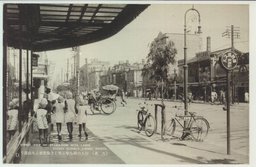 （大連）行人の眼を奪ふ美しき飾窓並ぶ大山通り