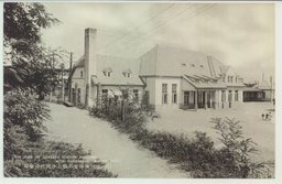 （大連）乗降客の賑ふ沙河口停車場