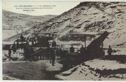 團山子北方高地脚ニ於ケル二十八珊榴彈砲發射準備ノ光景