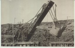 （撫順）撫順炭田露天掘　シヨベル機ニヨリ