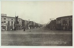 【撫順】　撫順商店街．繁華ヲ極ムル中央通り