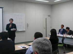 コメントを行う高橋五郎所長