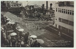 文化に輝く歐亞の關門大連大埠頭に於ける　日満定期連絡線うらる丸出帆前の盛歡