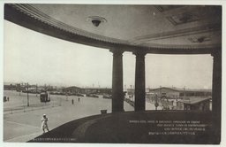 豪壮爽快白陽に輝く近代芸術の殿堂　　滿蒙の門戸大連埠頭待合所入口前の盛歡