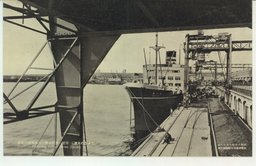 (カメラの大連)　岸壁に見ゆる動く大連埠頭の雄姿