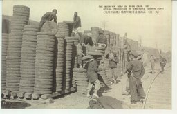 (大連)　満州特産豆粕の野積(埠頭の所見)