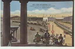 大連の玄関埠頭待合所前の雑踏せる盛観