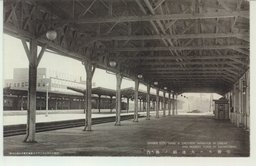 完備セル大連駅ノ構内