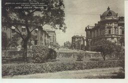 大連大山通リ．右正金銀行．左逓信局。