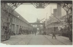 満州名物　　大連埠頭に於ける特産豆粕の積込