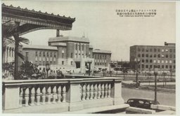 奉天ヤマトホテル玄関より正金銀行　警察署・三井物産等大建築物の盛観