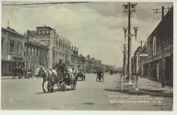 (奉天)高層建築立並ぶ加茂町通りの盛観
