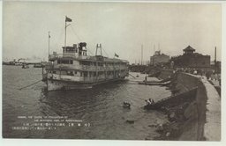 【哈爾賓】　川波はドラの響と夏の日と．別れゆく身の心を乗せて．　(松花江沿岸)