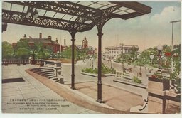 大連の中心廣場大和ホテル玄關より朝鮮銀行を望む