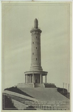 (旅順)　白玉山の頂上に光る表忠塔の雄姿