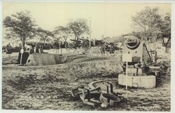 〔旅順〕　戦利品陳列館