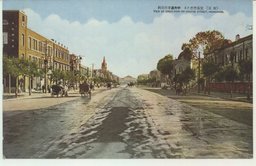 装備整然たる中央通りの街観