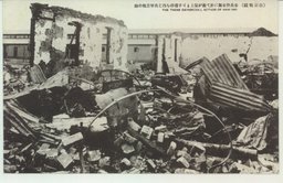 (南嶺戦蹟)歩兵営東側に於て敵が屋上より手榴弾を投じ我軍苦戦の跡